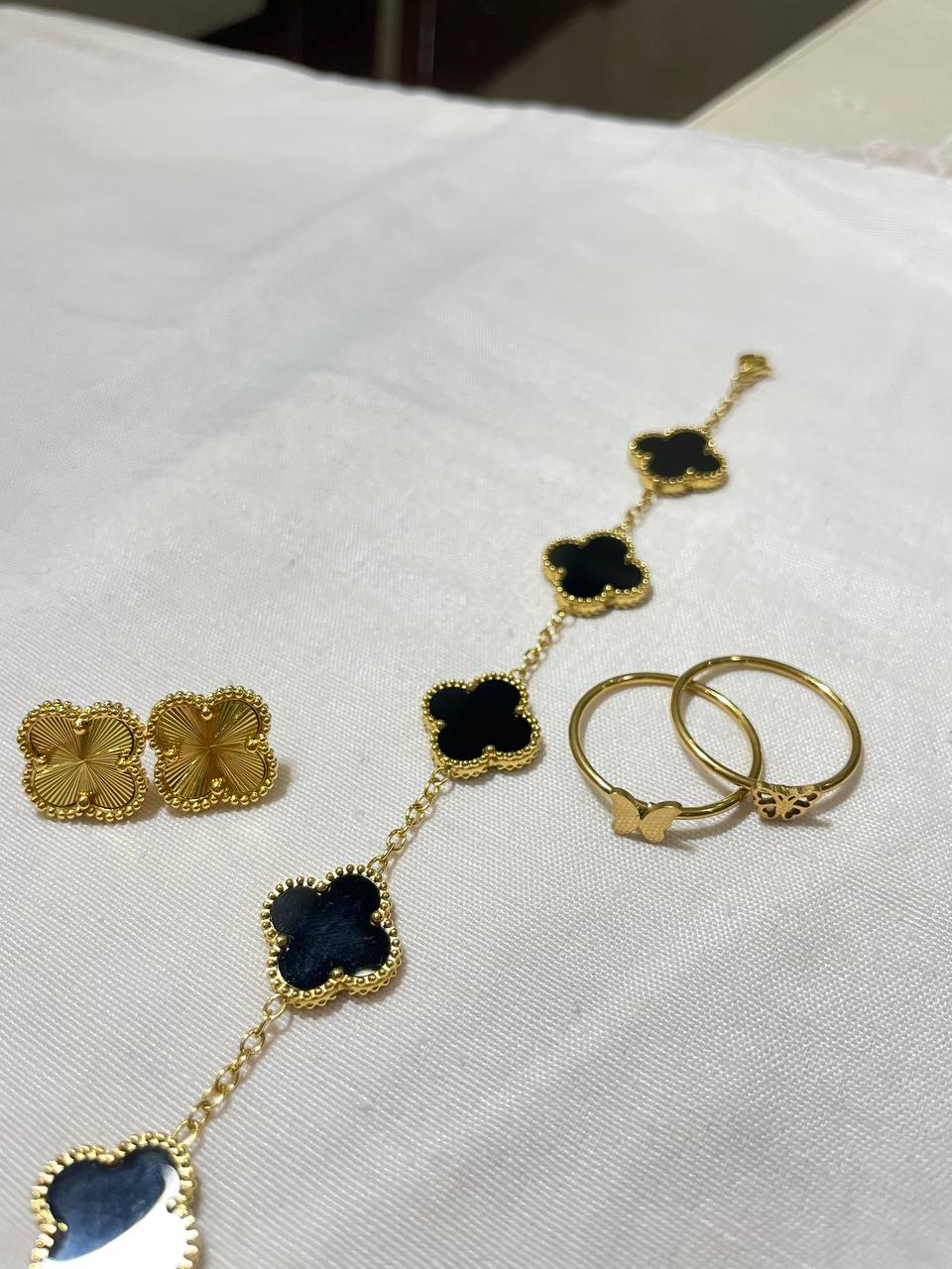 ✨ الطقم  بساطة تجمع بين الجمال والرقي